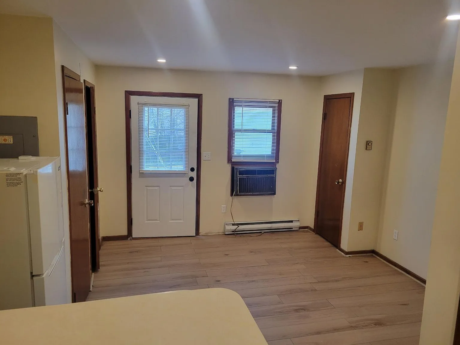 Studio, 400 sqft, $1,600 — Photo 2