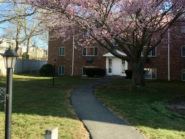 307 W Main St APT 5, Hyannis, MA 02601