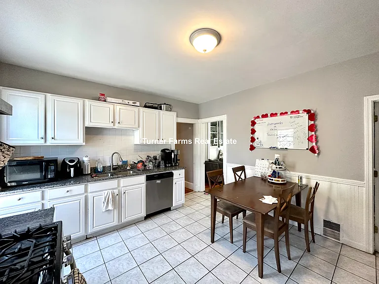 9 Taft St #3B — Photo 26