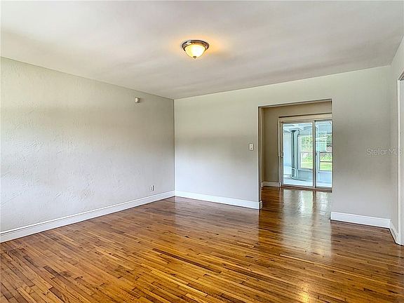 5th image of 153 Oakwood Dr