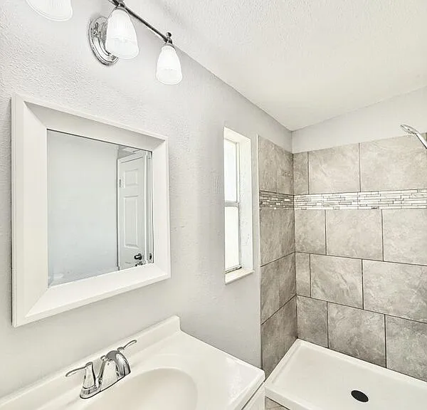 990 E Bay St — Photo 42