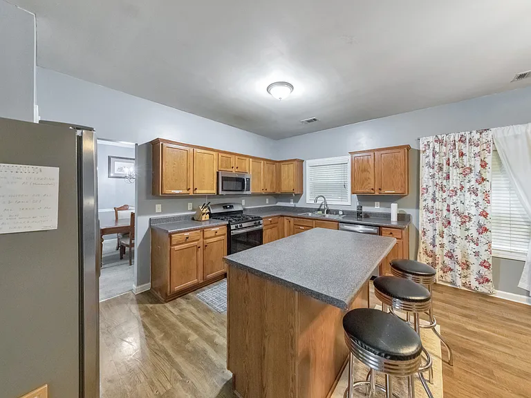 179 Holbrook Dr — Photo 21
