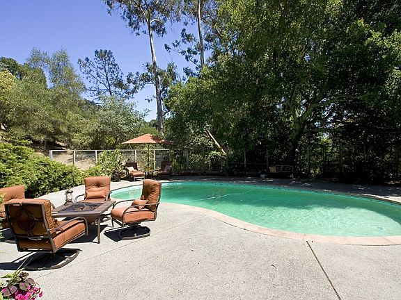 Did i say the pool is private and sunny?