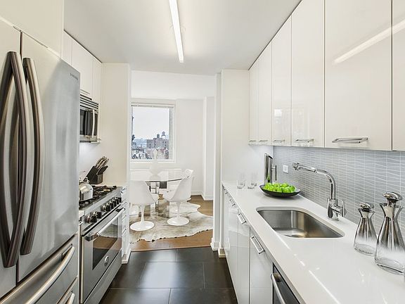 3rd image of 227 W 77th St APT 21A