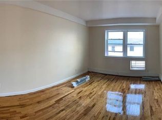 985 Oceanfront APT 9, Long Beach, NY 11561