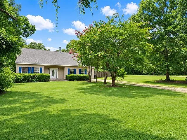 5 bed, 3.0 bath, 2243 sqft, $2,300 — Photo 1