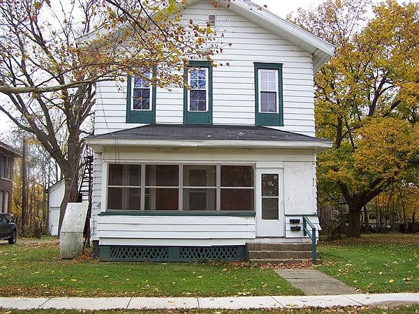 Upper 2 Bedroom