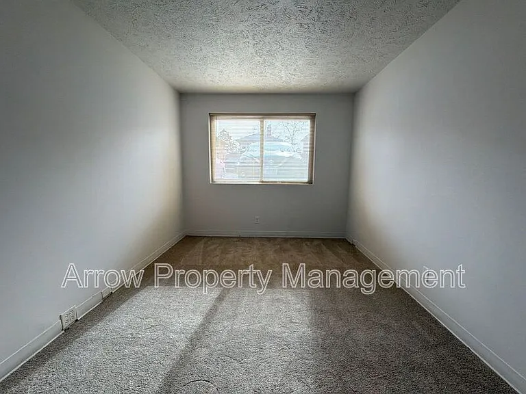 1215 E St #4 — Photo 10