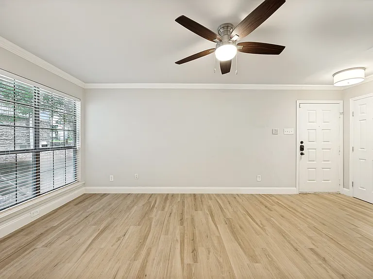 5200 Martel Ave #1-13C — Photo 10