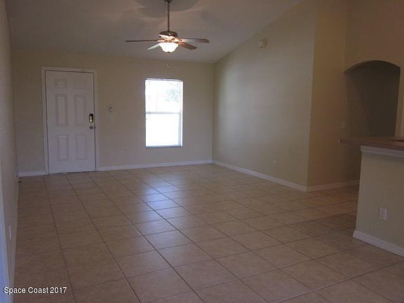 2nd image of 2925 Totem Ave SE