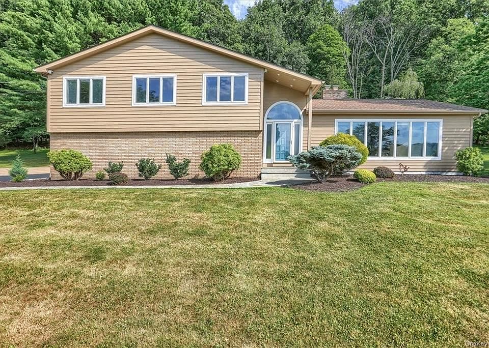 1st image of 16 Deerwood Dr