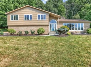 16 Deerwood Dr, Hopewell Junction, NY 12533