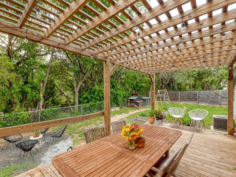 8812 United Kingdom Dr — Photo 26