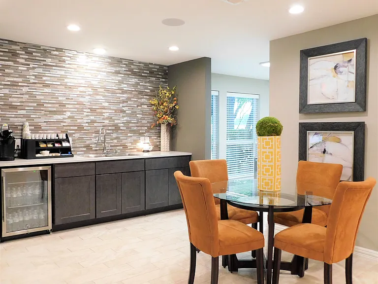 Park West Apartments — Photo 11