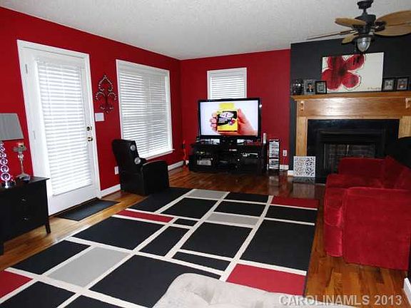 4th image of 2602 Carriage Ln