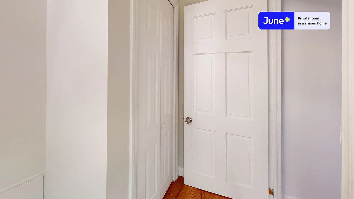 Twin bedroom in 2 bed/1 bath home in East Village #529 A — Photo 4