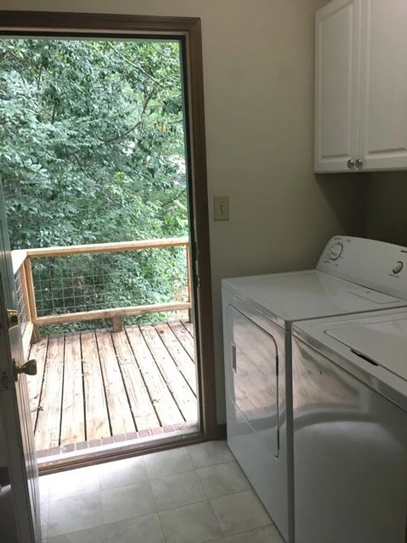 2 bed 1 bath duplex on Barber St. — Photo 3