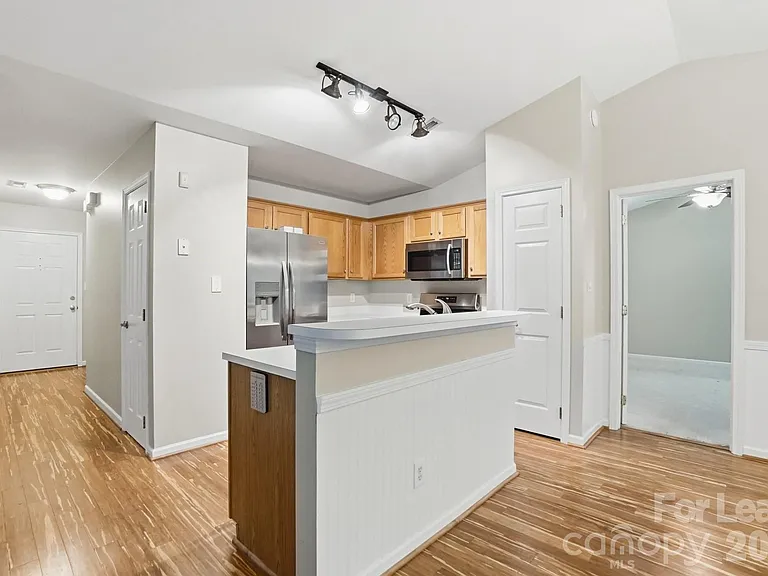 2830 Black Walnut Ln — Photo 3