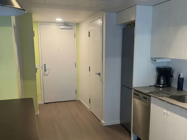 105 Champagne Ave S #1102 — Photo 4