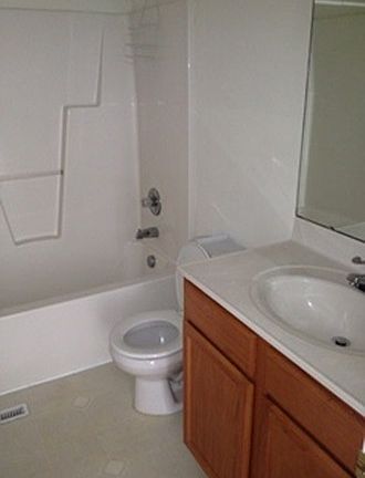 5th image of 306 Bingham St