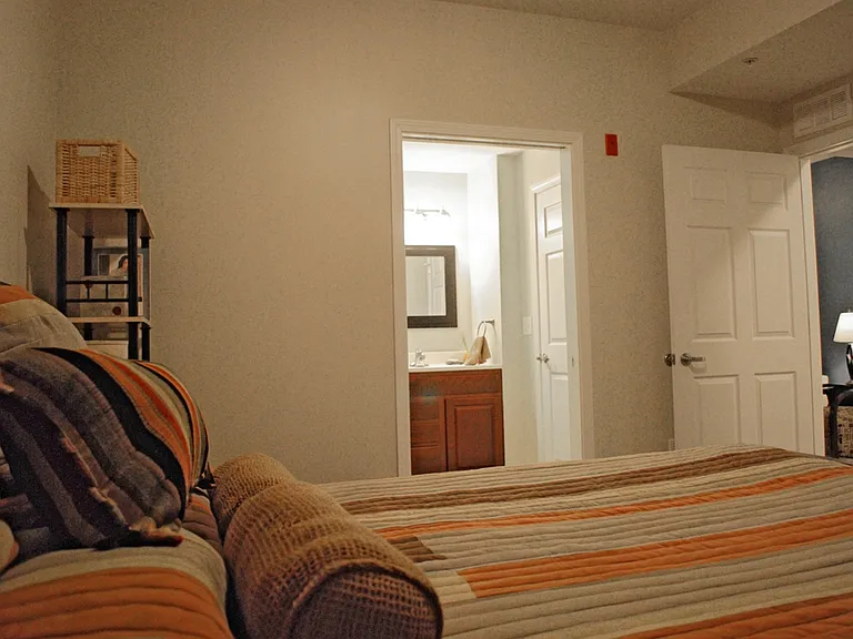 East Bay II Apartments — Photo 21