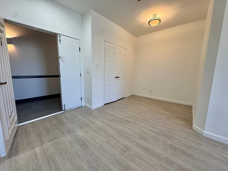 8915 Burton Way — Photo 5