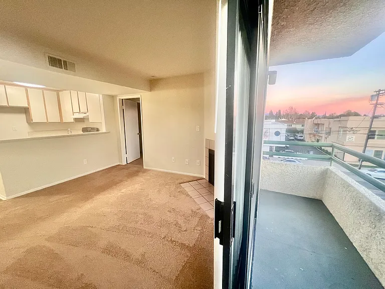 Lassen Apartments — Photo 15