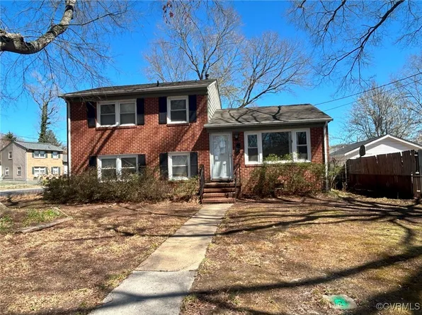 702 Old Town Dr, Colonial Heights, VA 23834
