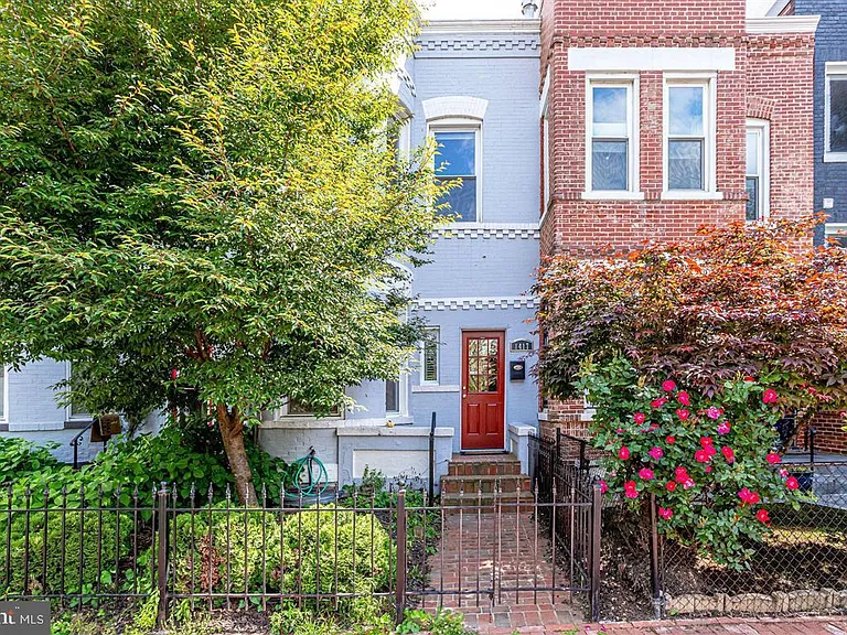 1417 G St NE — Photo 1