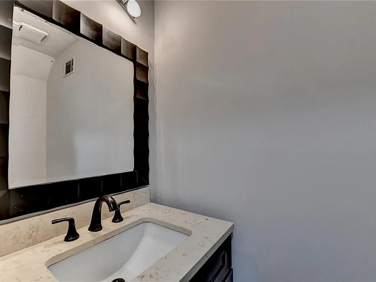 1112 Ashbury Dr — Photo 29