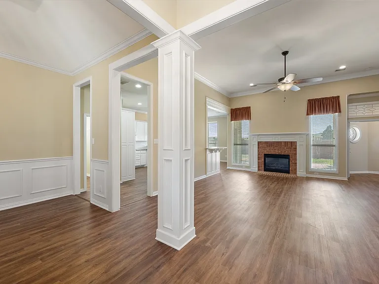 1106 Brook Arbor Dr — Photo 5