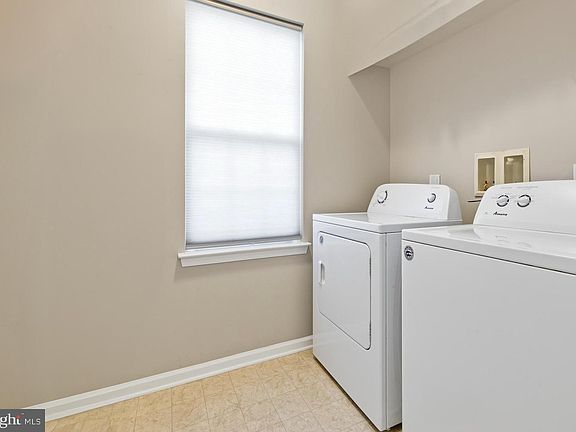 3rd image of 206 Raphael Ct