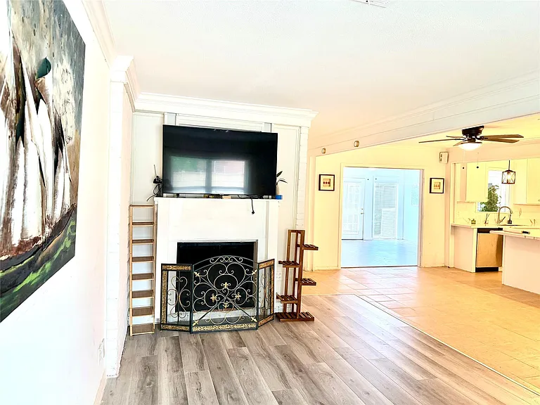 4128 Bissonnet St — Photo 3