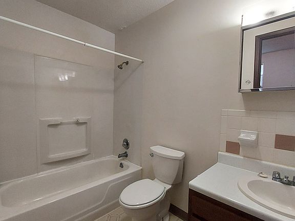 4th image of 187 Buckingham St Unit C