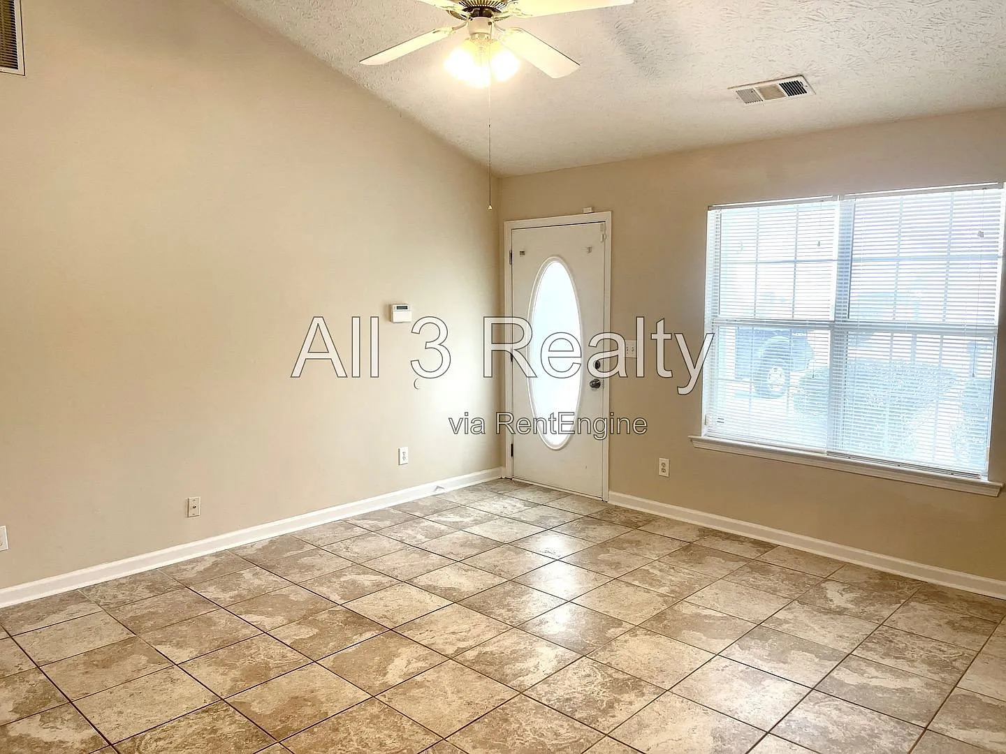 3 bed, 2.0 bath, 1105 sqft, $1,650 — Photo 4