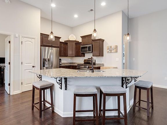 4th image of 115 Willow Springs Ln