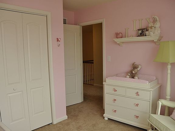 4th image of 8 Millbrook Ct