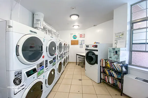 Rented by Coldwell Banker Warburg | media 29