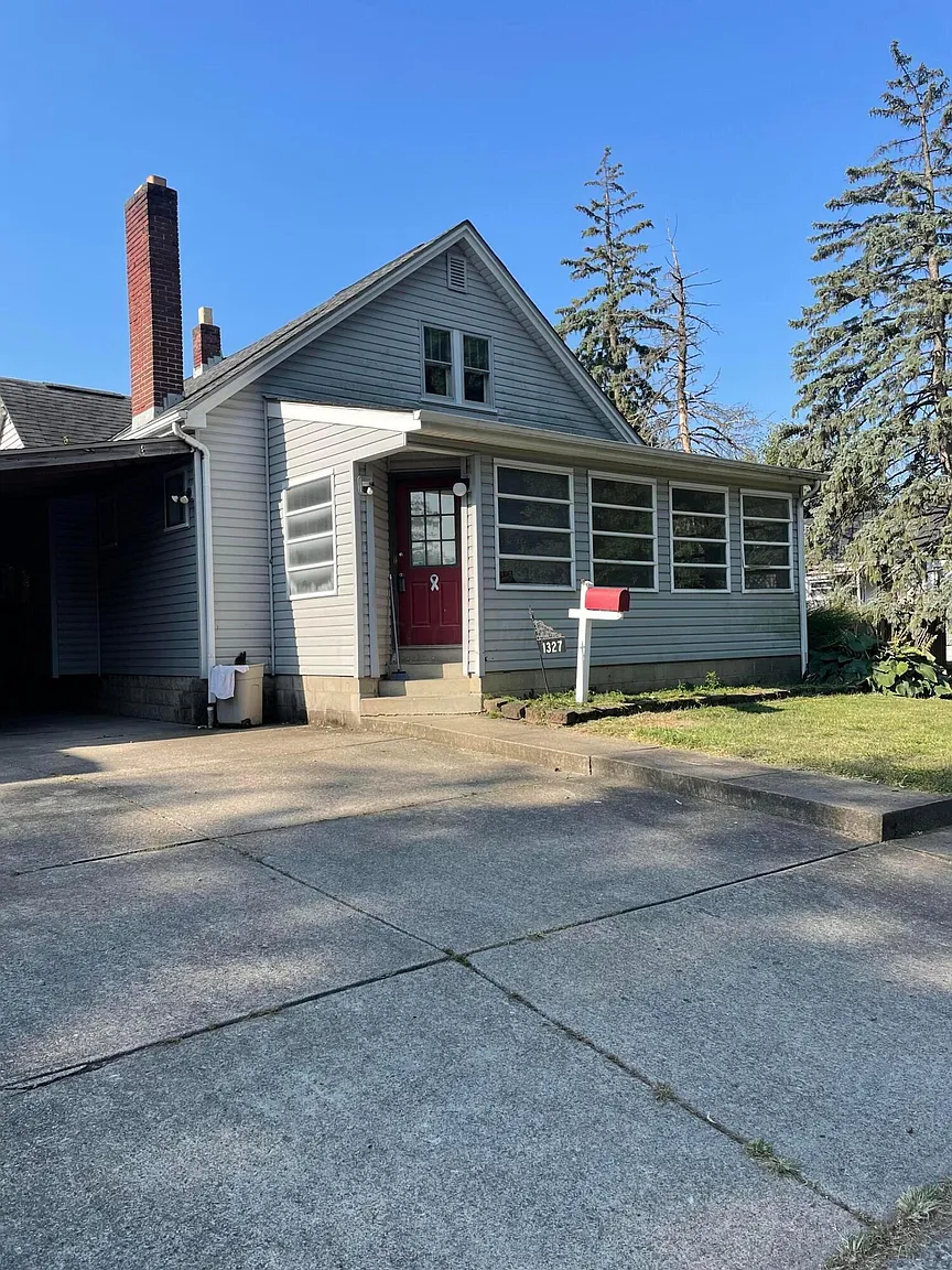 1327 Genessee Ave photo 1