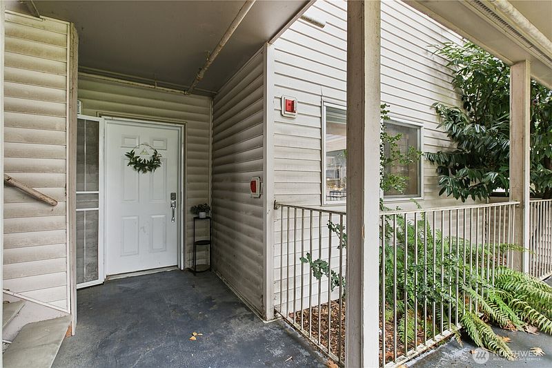 4th image of 15310 Macadam Road S #A204