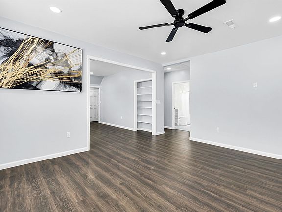 4th image of 1017 Vinesville Rd