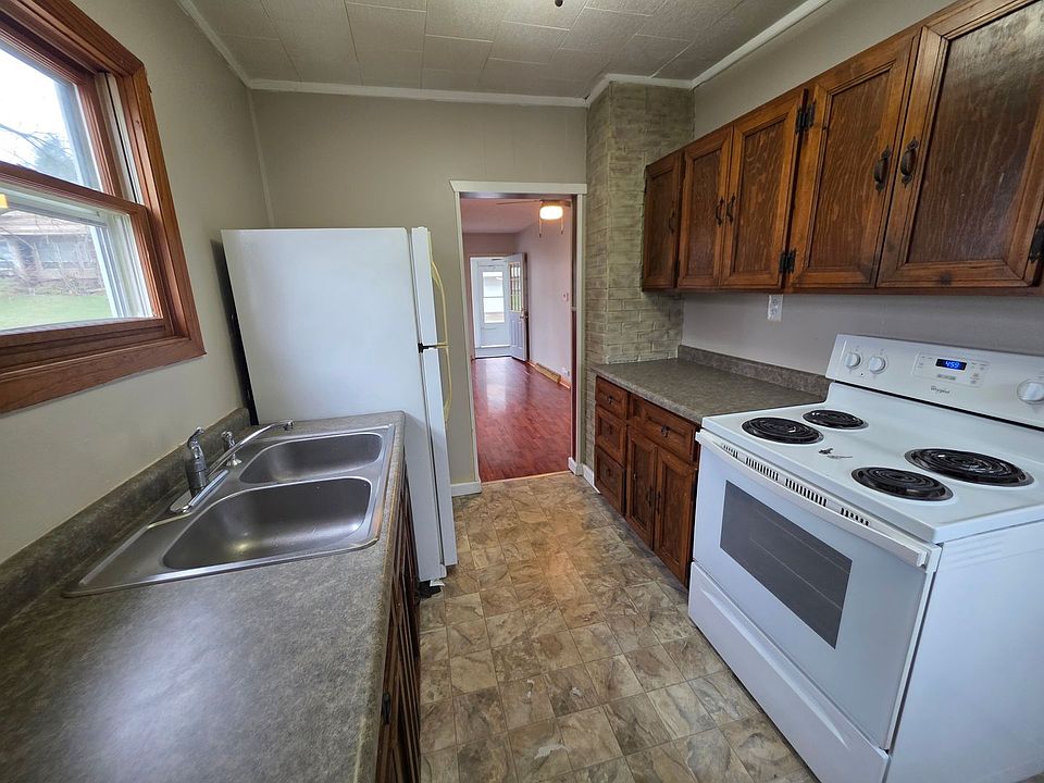 1st image of 221 Witter St