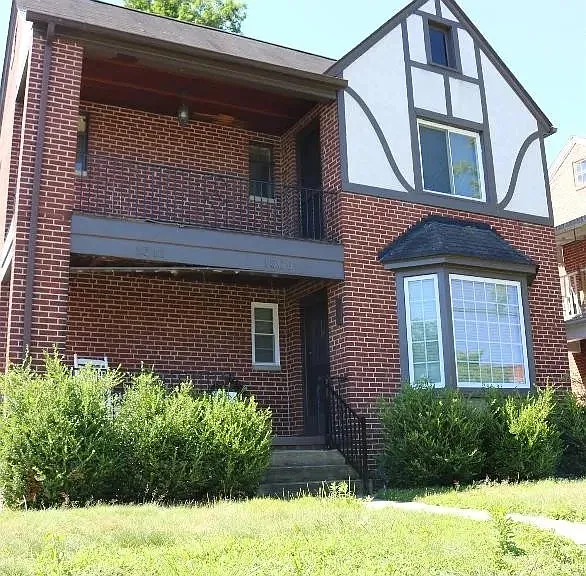 1311 Huntington Ave — Photo 1