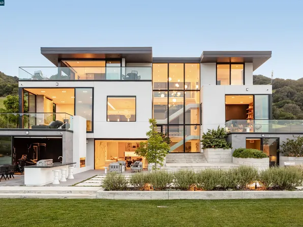 83 Dairy Creek Ln, Orinda, CA 94563