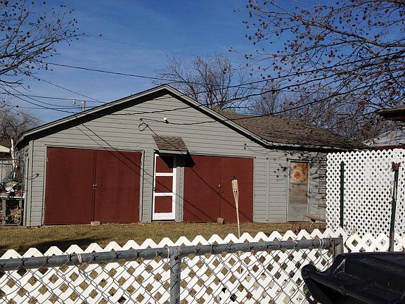 3 car detached garage 