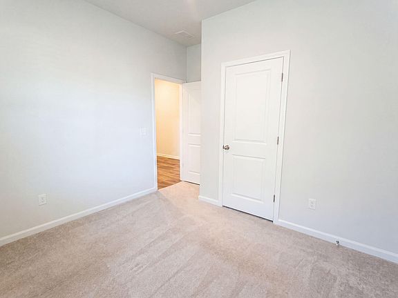 4th image of 616 Fisher Ln