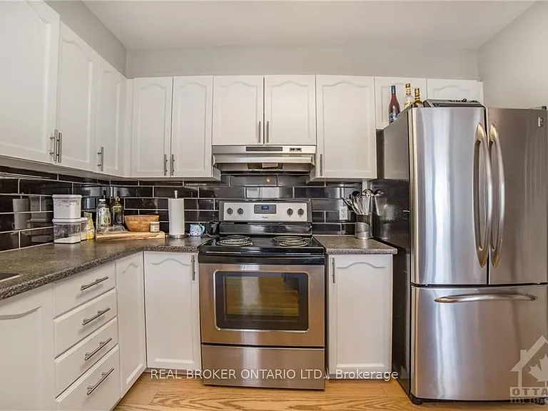 222 Meadowbreeze Dr — Photo 7