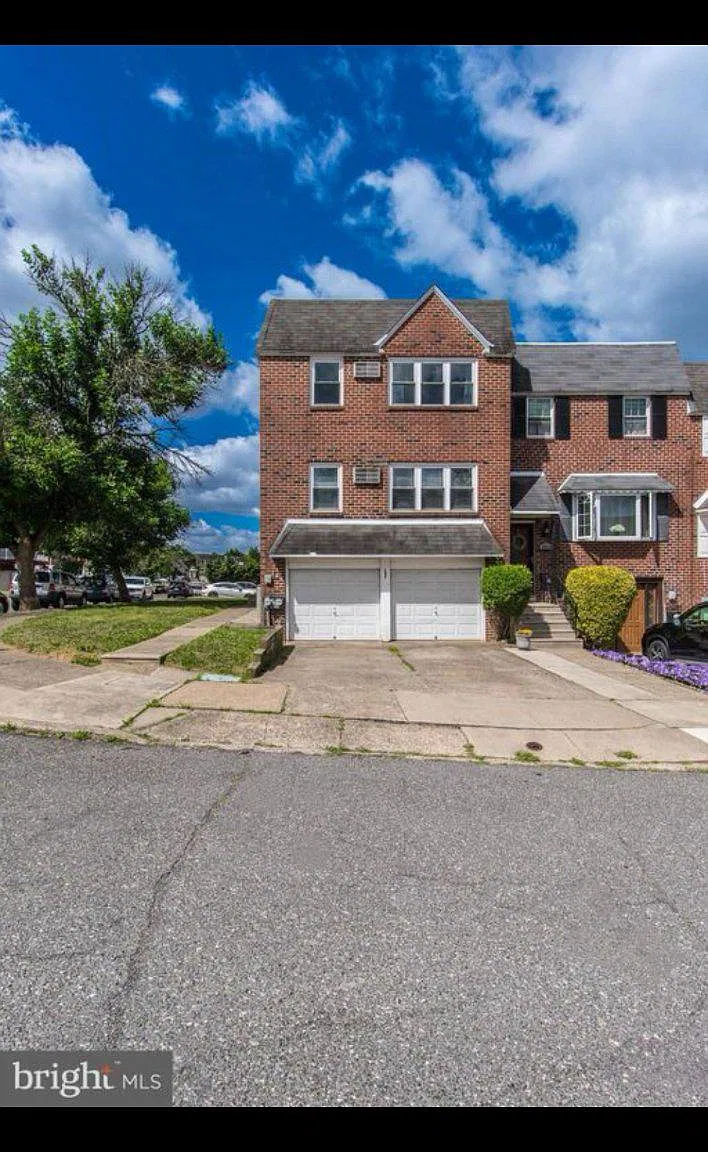 2 bed, 1.0 bath, 960 sqft, $1,700 — Photo 1