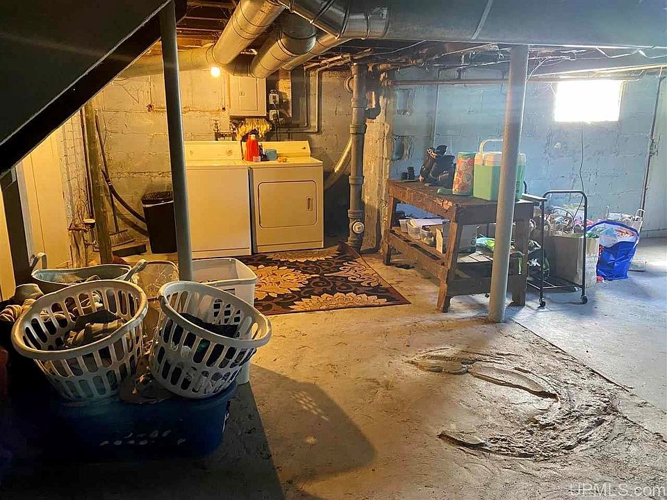 2nd image of 1006 Sherman St