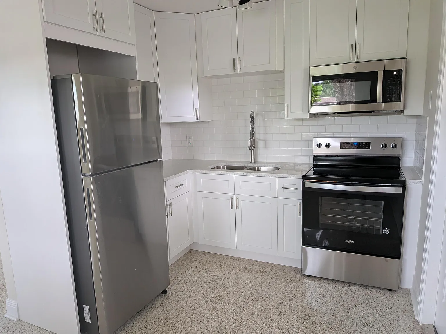 2 bed, 1.0 bath, 896 sqft, $1,500 — Photo 2
